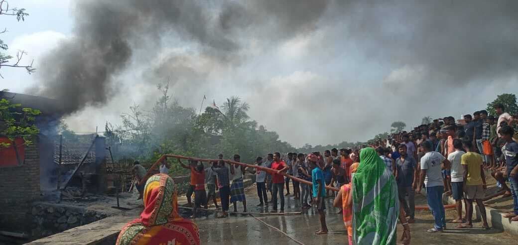 किराना दुकान में आग लगने से लाखों का सामान जला