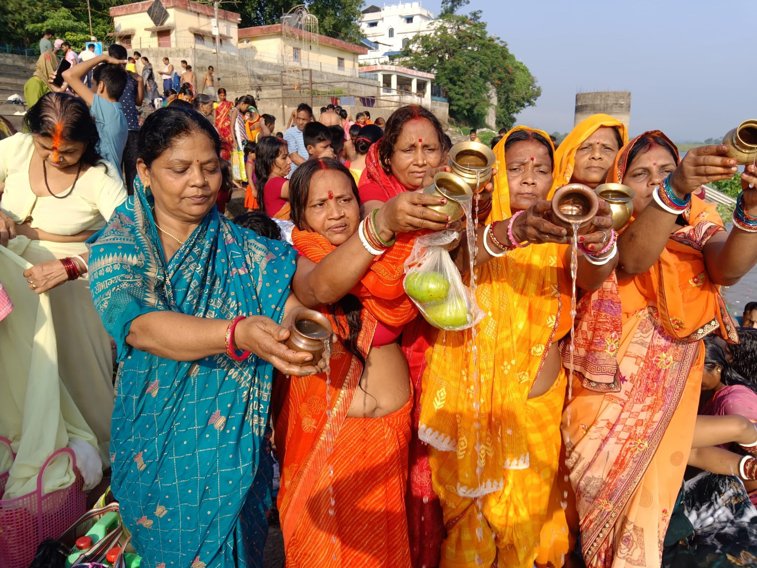 साहिबगंज में गंगा दशहरा पर हजारों भक्तों ने किया गंगा स्नान