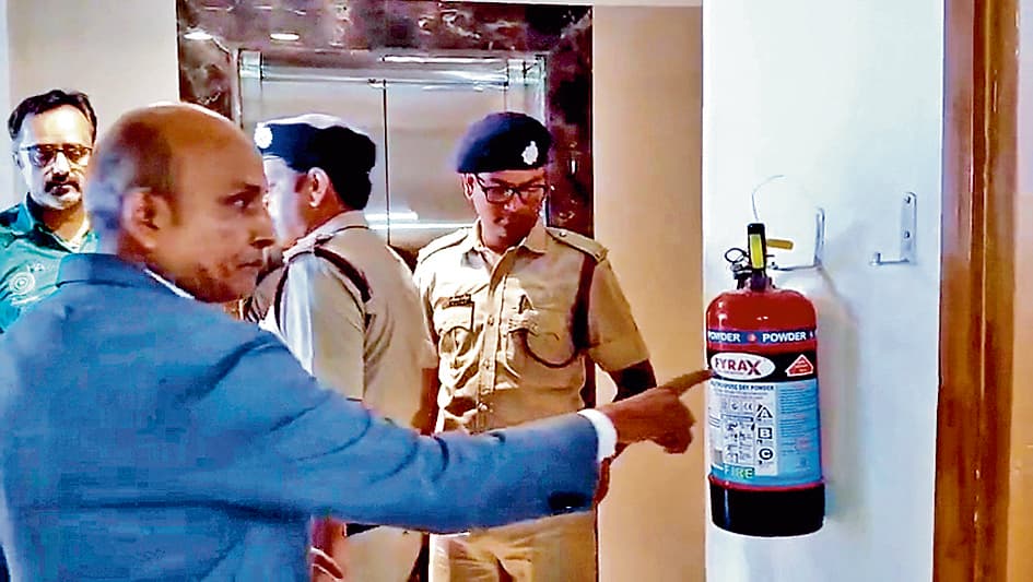 पुरुलिया : होटल और रेस्तरां में अग्निशमन उपायों का लिया जायजा