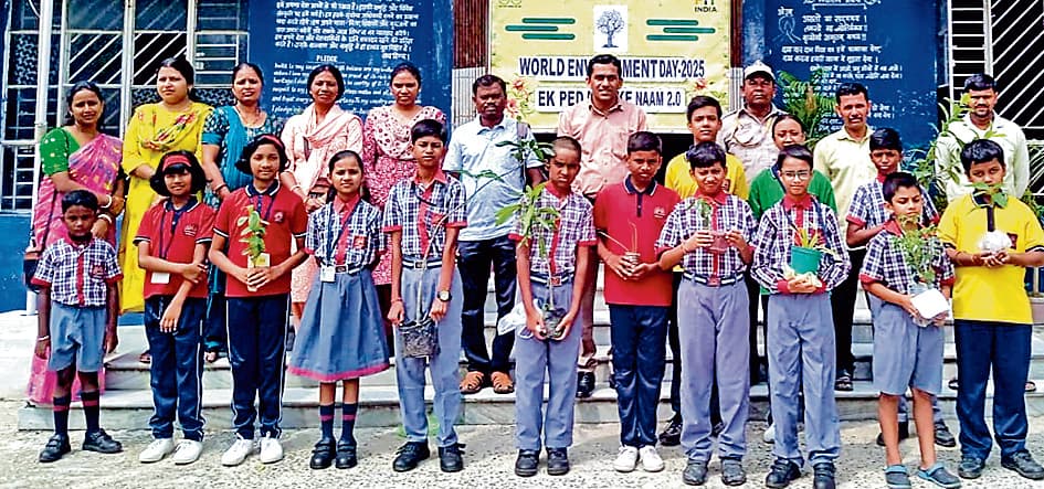 केवि बोलपुर में ‘एक पेड़ मां के नाम’ के तहत पौधरोपण