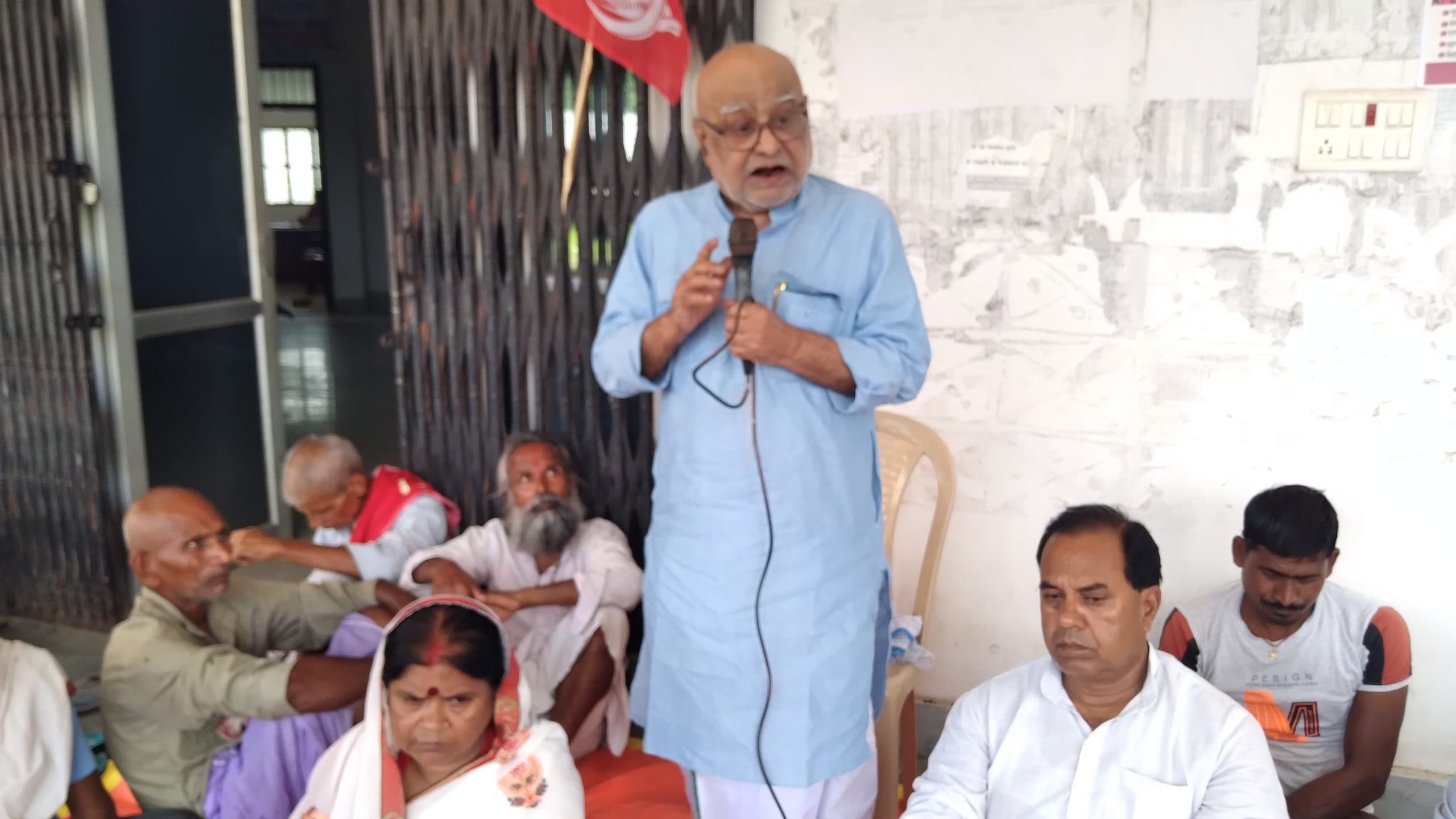 Madhubani News : मांगें पूरी नहीं होने पर भाकपा कार्यकर्ताओं ने दिया धरना