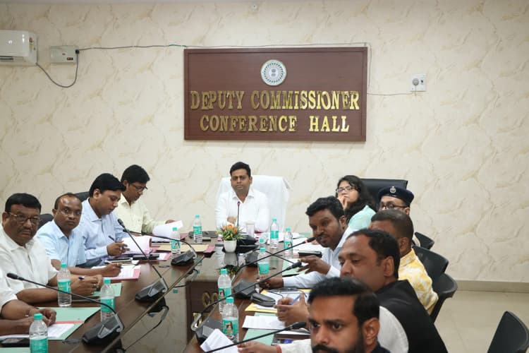 Chaibasa News : ट्रैफिक व्यवस्था दुरुस्त करने के लिए होमगार्ड के 100 जवान होंगे बहाल