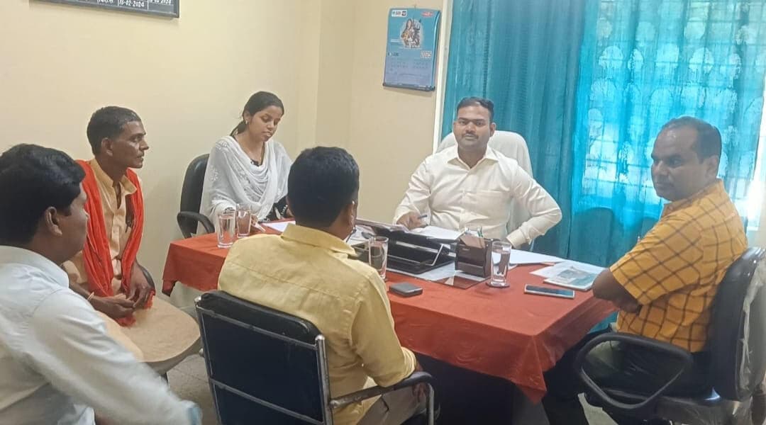 Madhubani News : एसडीओ ने प्रखंड कार्यालय परिसर में किया पौधारोपण