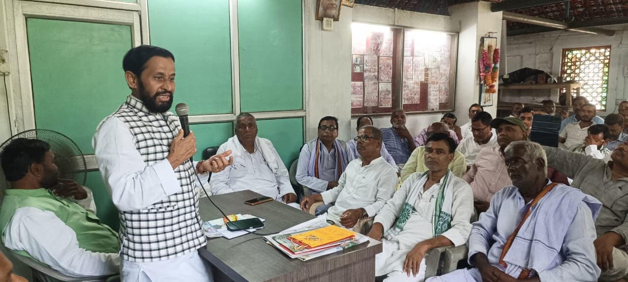 Madhubani News : बैठक कर संपूर्ण क्रांति दिवस मनाया