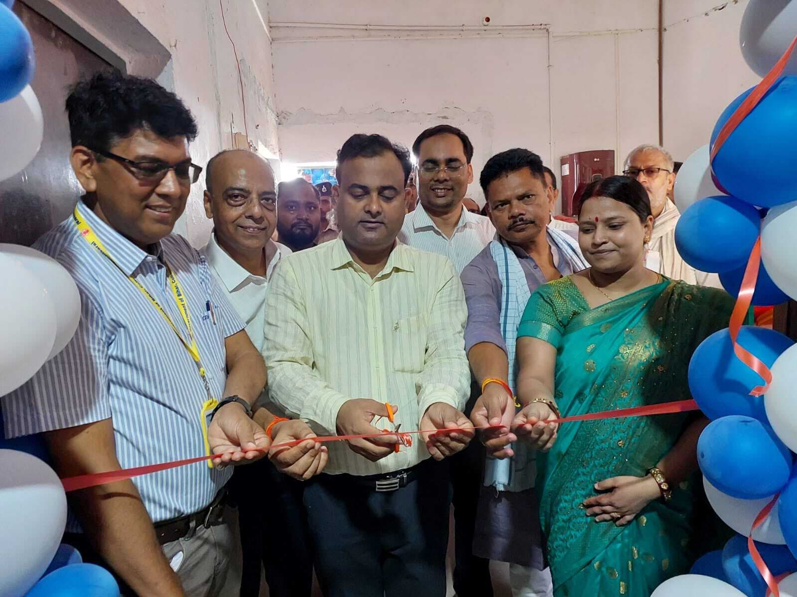 डीएम ने किया पुनर्निर्मित जिला परिषद सभागार का उद्घाटन किया