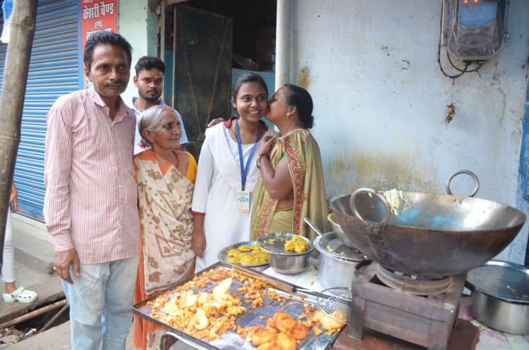 ranchi news : जैक बोर्ड के आर्ट्स टॉपर्स की बात : फुटपाथ पर पकौड़ी बेचनेवाले माता-पिता की बेटी ने किया कमाल