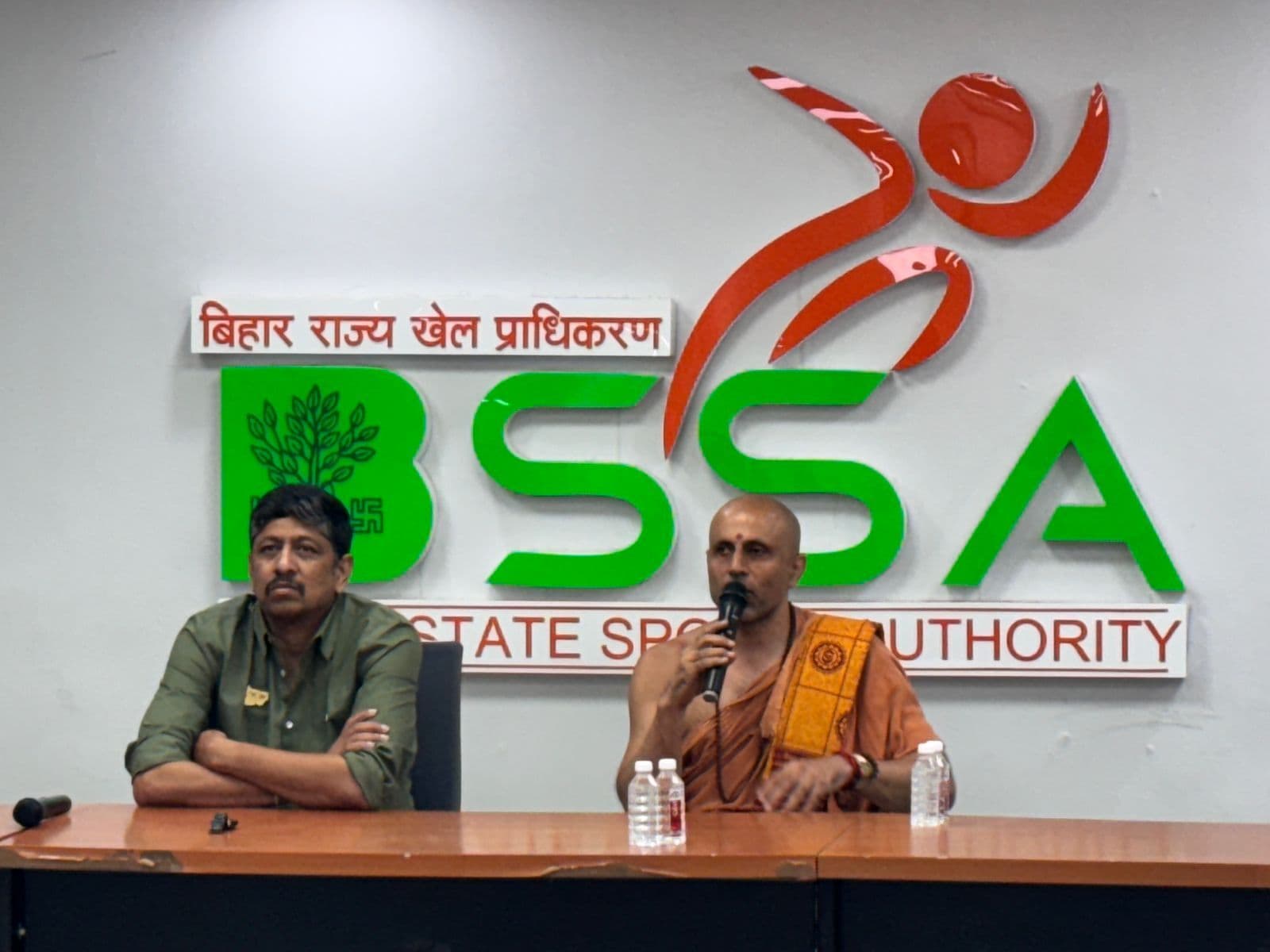 स्वामी शिव ध्यानम सरस्वती ने खिलाड़ियों को बताया योग का महत्व