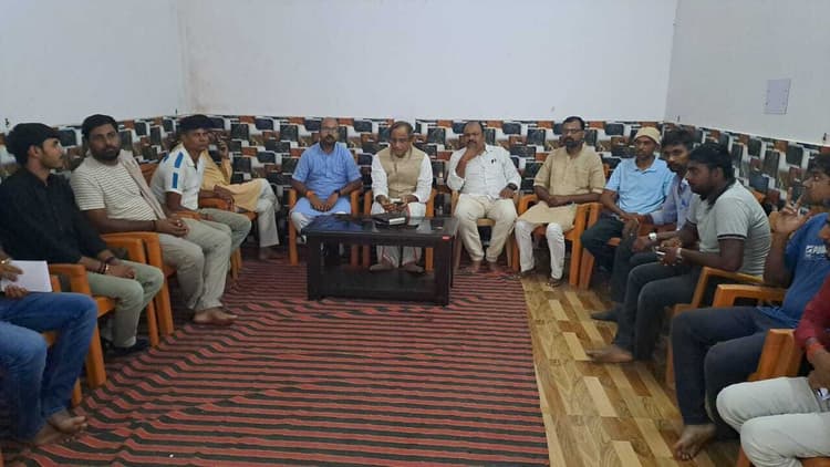 स्वदेशी अपनाने और विदेशी वस्तुओं का बहिष्कार करने का लिया गया संकल्प, गीता मानस मंदिर के सभागार में स्वावलंबी भारत अभियान की हुई विशेष बैठक