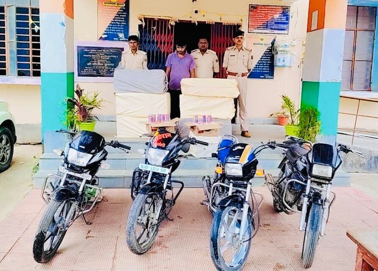396 लीटर शराब के साथ धंधेबाज धराया, चार मोटरसाइकिलें जब्त