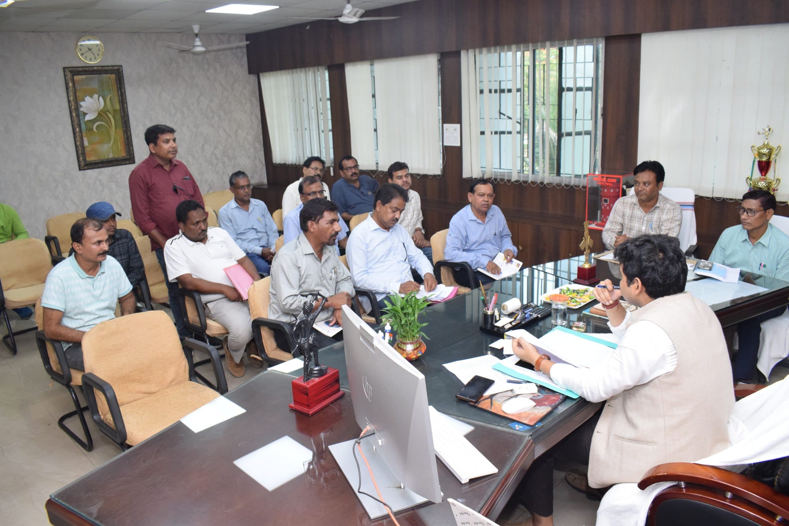 डीसी ने पाकुड़ में बन रहे गोदामों की गुणवत्ता पर जतायी नाराजगी