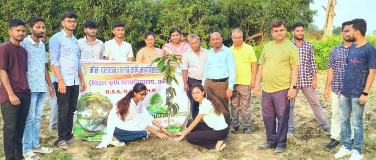 पर्यावरण दिवस पर कृषि काॅलेज में लगाए गये 300 फलदार पौधे