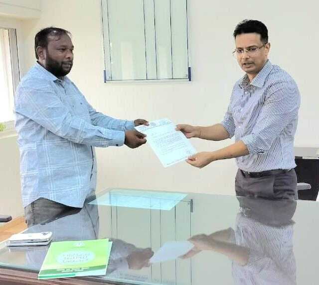 विधायक ने शिक्षक सचिव को सौंपा ज्ञापन