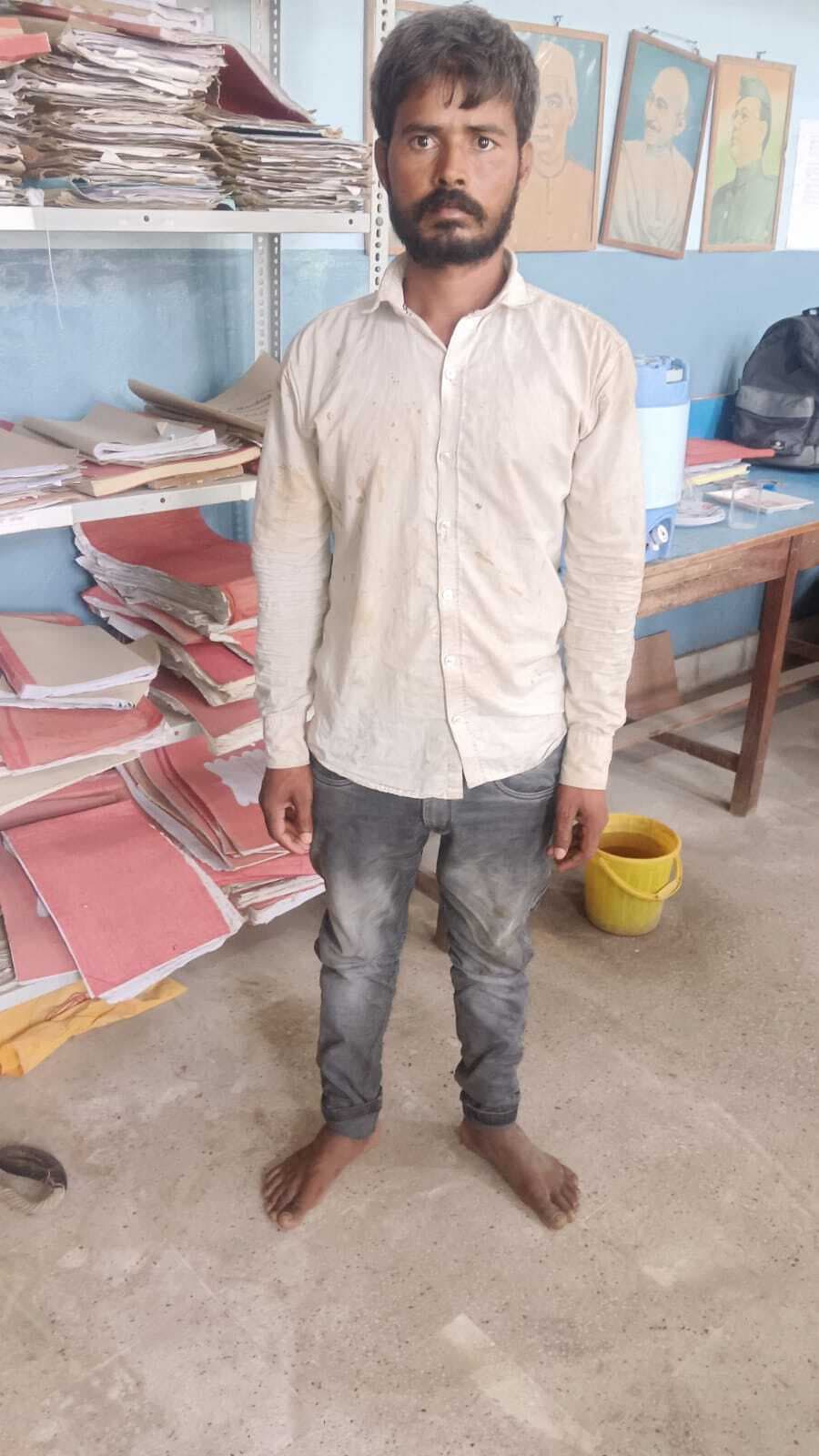 कटेहर गांव से पुलिस ने वारंटी को किया गिरफ्तार