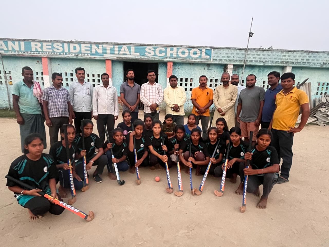 सब जूनियर बालक व बालिका हॉकी टीम राजगीर के लिए हुई रवाना