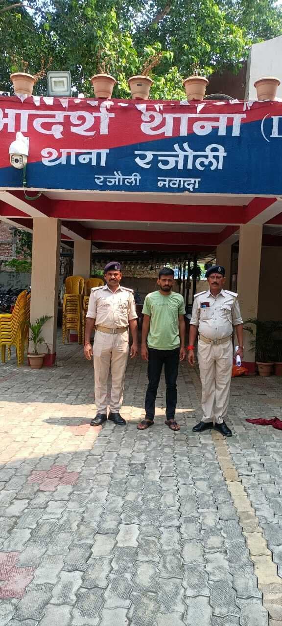 वांछित शराब तस्कर गिरफ्तार