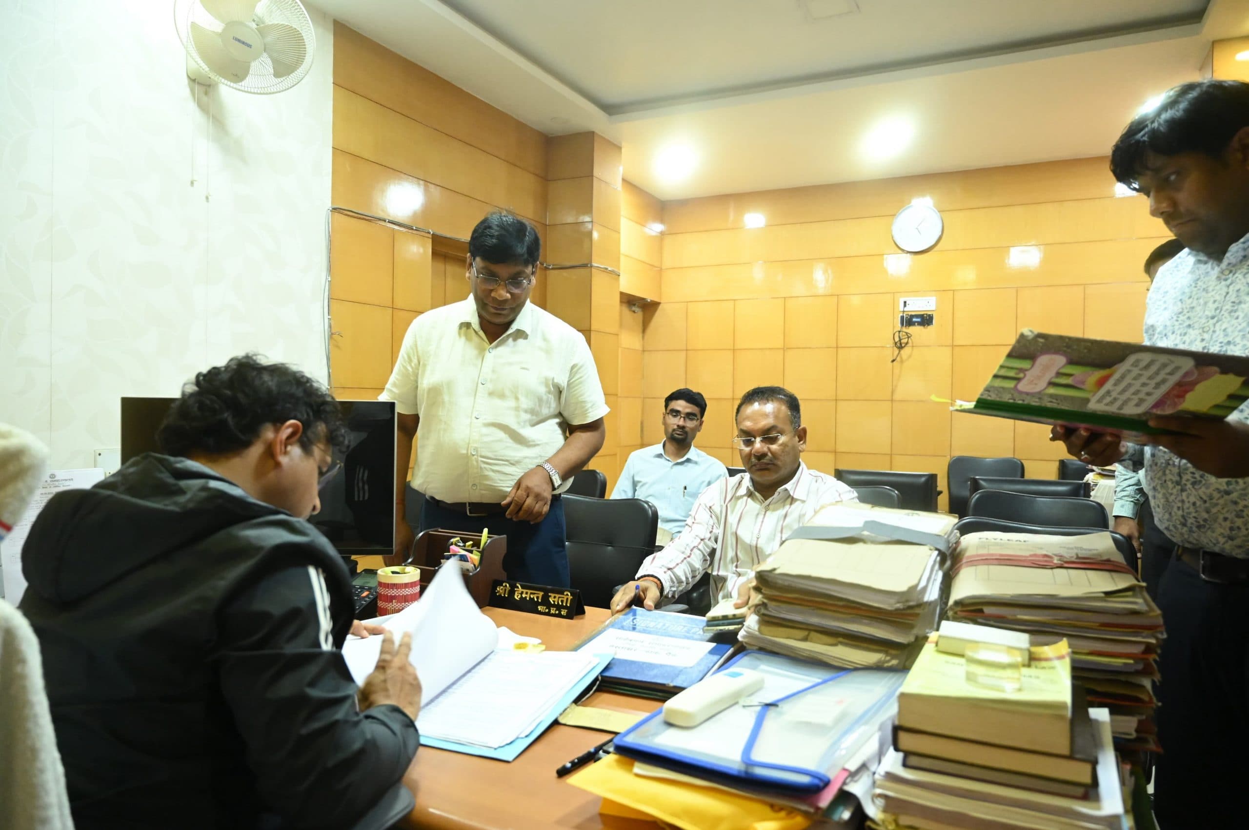 प्रखंड समन्वयकों की संविदा नवीकरण पर हुआ निर्णय