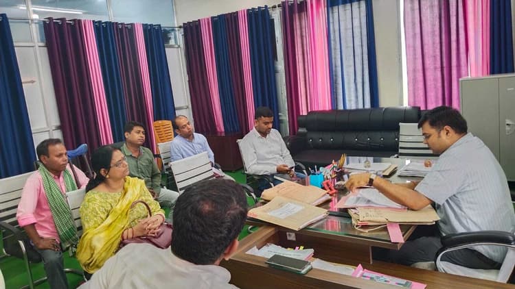 दिव्यांगों व वरिष्ठ नागिरकों के लिए सुलभ चुनावी प्रक्रिया में मदद करे समिति: एसडीओ