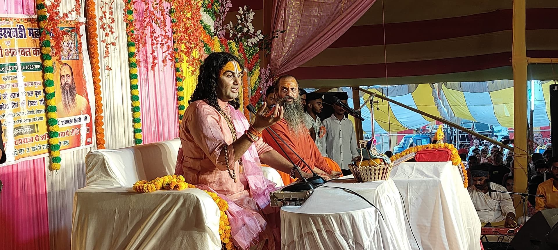 बहन-बेटियां झूठे प्रेम में पड़कर अपना चरित्र व जीवन बर्बाद न करें : अनिरुद्धाचार्य
