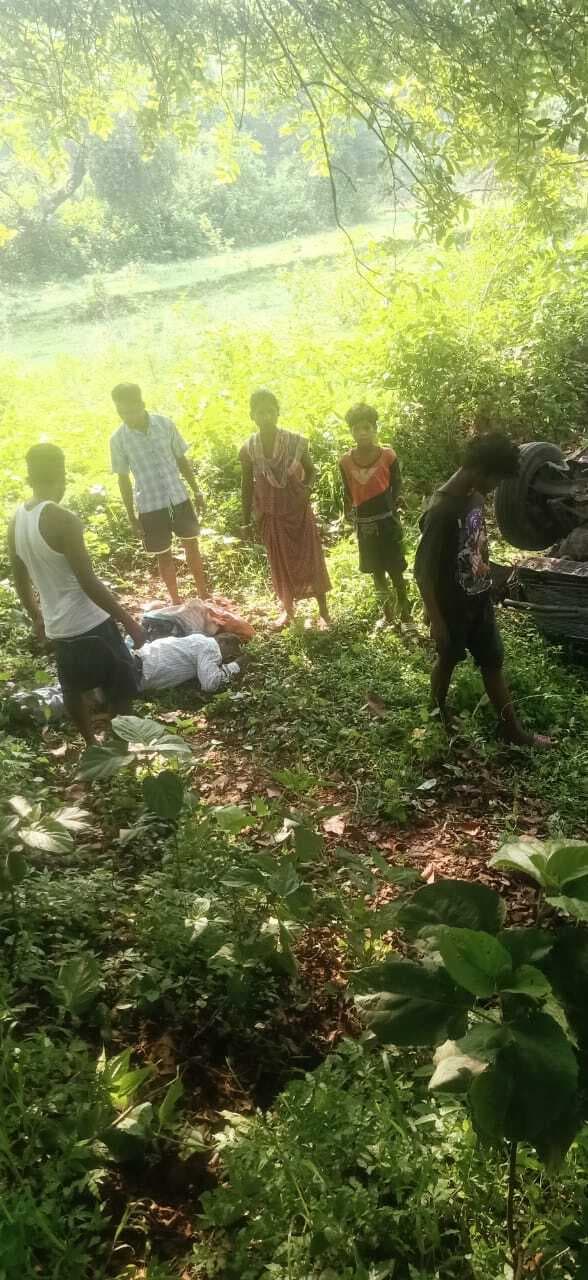 तेज रफ्तार कार ने मारी टक्कर, स्कूटी सवार बैंक गार्ड की मौत, पत्नी गंभीर