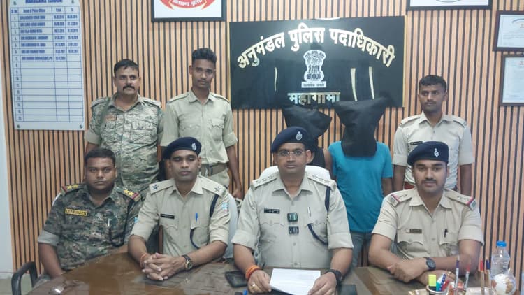 महगामा में देशी कट्टे व चार जिंदा कारतूस के साथ दो गिरफ्तार