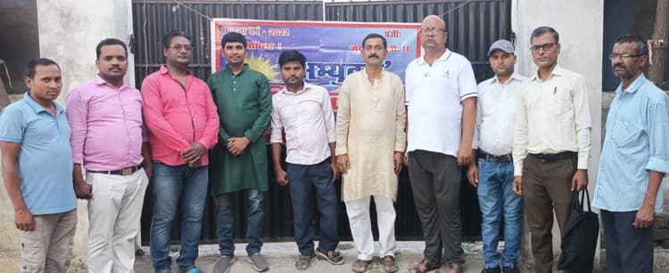 Madhubani News : पंडित लक्ष्मण झा की पुण्यतिथि पर कवि गोष्ठी आयोजित