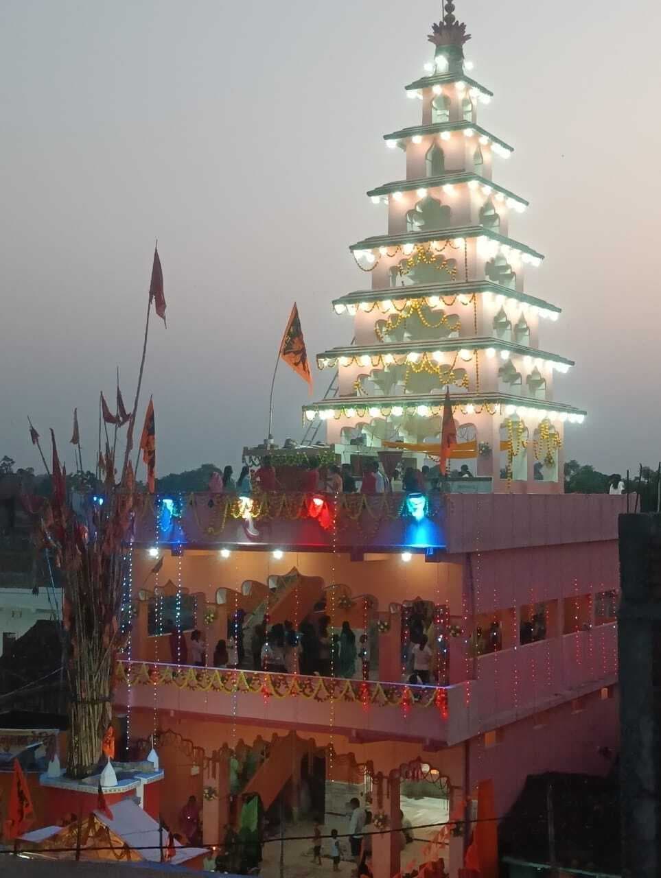 नवनिर्मित हनुमान मंदिर में प्रतिमा की हुई प्राण प्रतिष्ठा