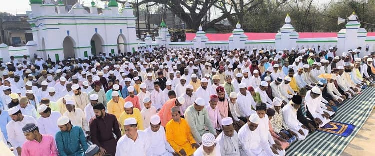 स्वास्थ्य मंत्री ने ईद-उल-अजहा की नमाज की अदा