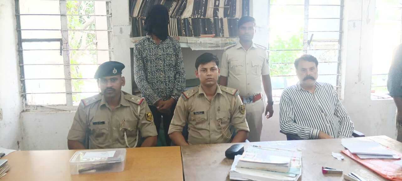 दिल्ली में अपराधिक घटना को अंजाम देकर पैतृक गांव चौढली में छिपकर रह रहे आरोपित कट्टा के साथ गिरफ्तार