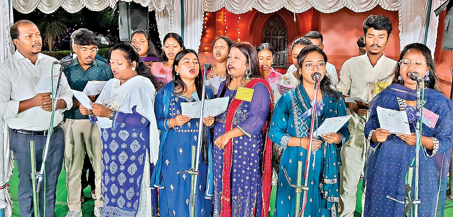 Ranchi news : पूर्वजों के इतिहास से सीख लेकर आगे बढ़ें : पास्टर जोन टोप्पो