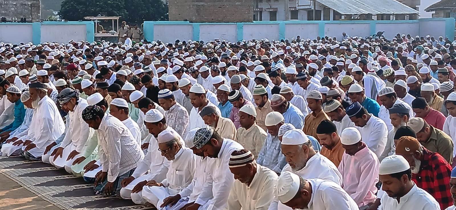 Bhagalpur news बकरीद की नमाज अदा कर मांगी दुआ, शांतिपूर्ण पर्व संपन्न