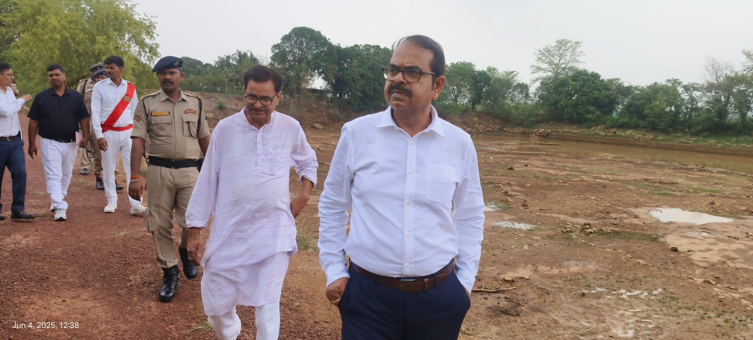 बनवासी सेवा केंद्र जैसी संस्थाएं ग्रामीण परिवर्तन की है रीढ़ : डीएम