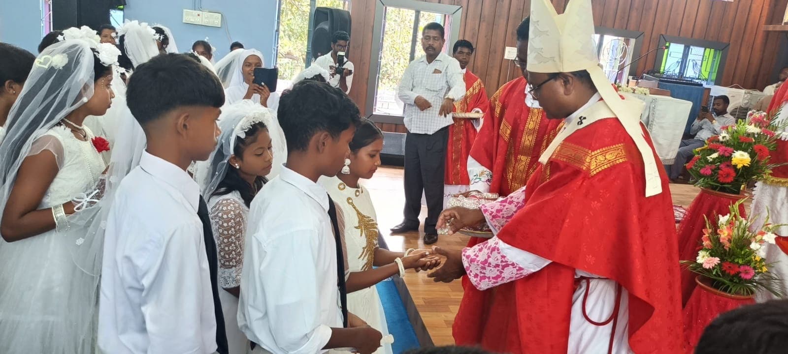 Ranchi News : पवित्र आत्मा के लिए अपना हृदय खुला रखें : आर्चबिशप