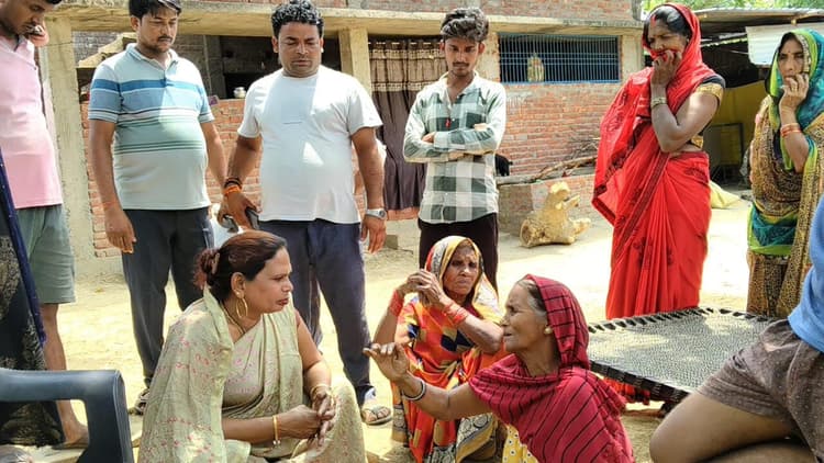 दुर्घटना में पिता की मौत की मौत से अनाथ हुए बच्चों की प्रीति किन्नर ने ली जिम्मेदारी, मां की हत्या के बाद पिता के जेल से निकलने पर ट्रैक्टर से कुचल कर हुई मौत