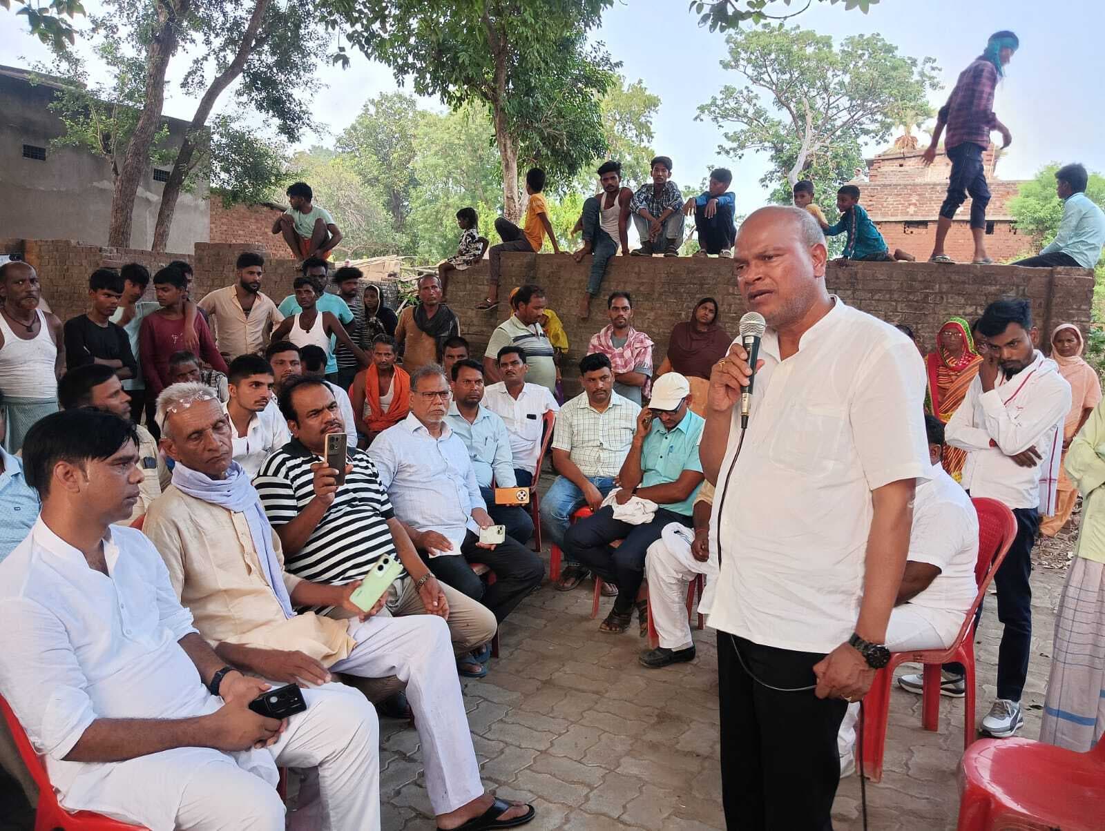 चौपाल लगाकर जन समस्याओं से अवगत हुए विधायक