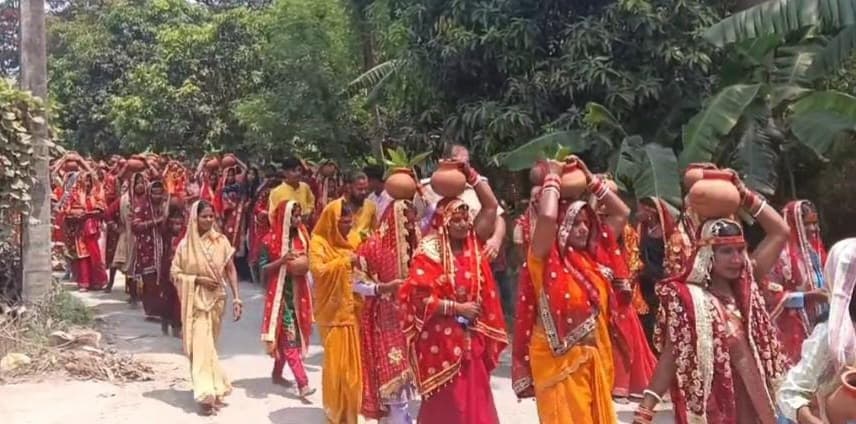 Muzaffarpur : रजला में अष्टयाम के लिए निकाली भव्य कलश यात्रा