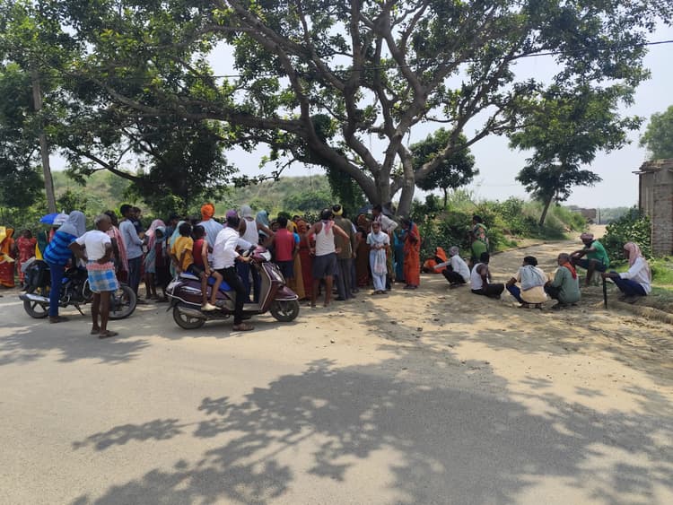 देवीपुर : पत्थर खदान बंद करने को लेकर किया विरोध प्रदर्शन, काटा बवाल