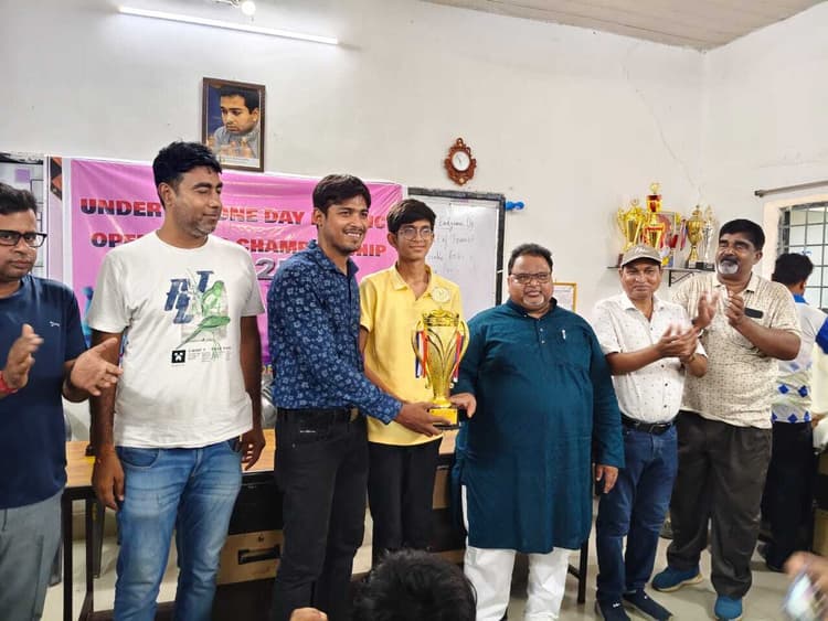 Chaibasa News : चाईबासा के श्रीदास बने जिला ओपन चेस में चैंपियन