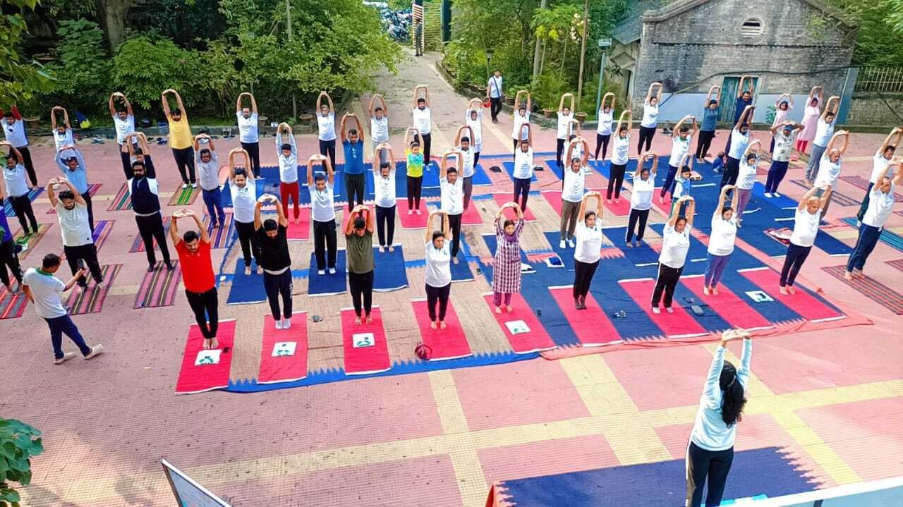 Ranchi News : योग प्रशिक्षण कार्यक्रम का समापन
