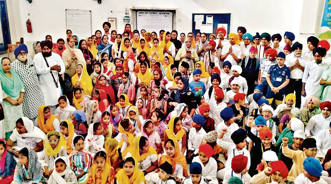 Ranchi News : गुरमत प्रशिक्षण शिविर में बच्चों को बताया गया सिख धर्म का इतिहास