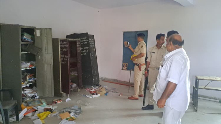 मध्य विद्यालय ढिबर से 25 बोरा चावल व सामान चोरी