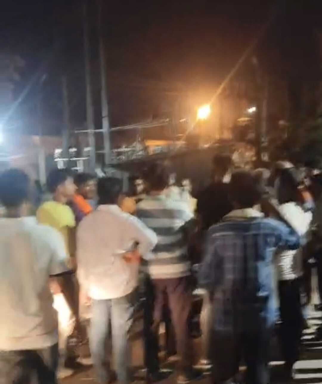 मैरेज हॉल में करेंट लगने से मजदूर की मौत, सड़क जाम