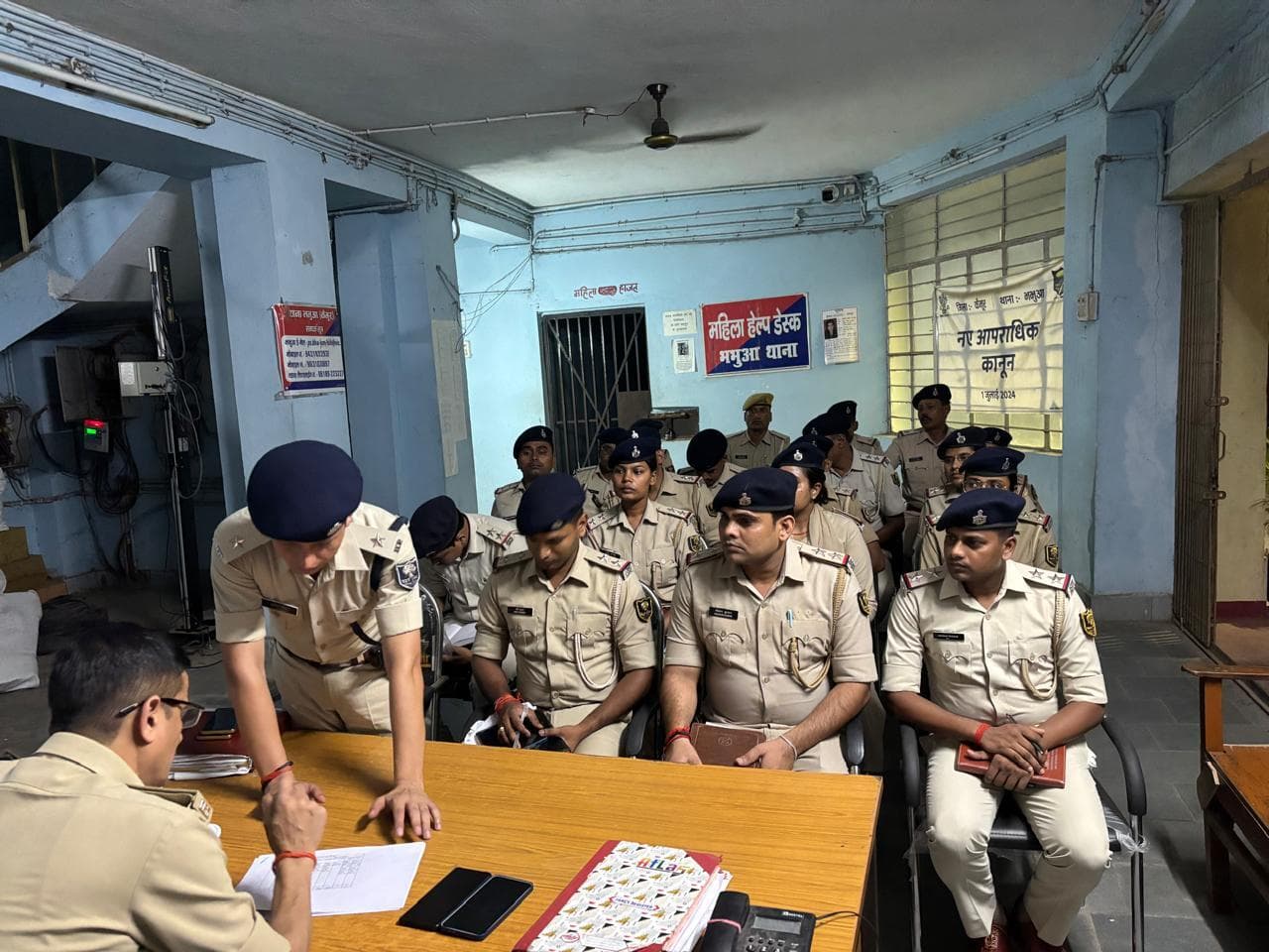 एसपी ने रात में थानों का किया औचक निरीक्षण
