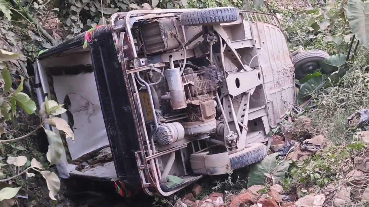 Madhubani : डायवर्सन पर यात्रियों से लदी ऑटो पलटी, आधा दर्जन लोग जख्मी