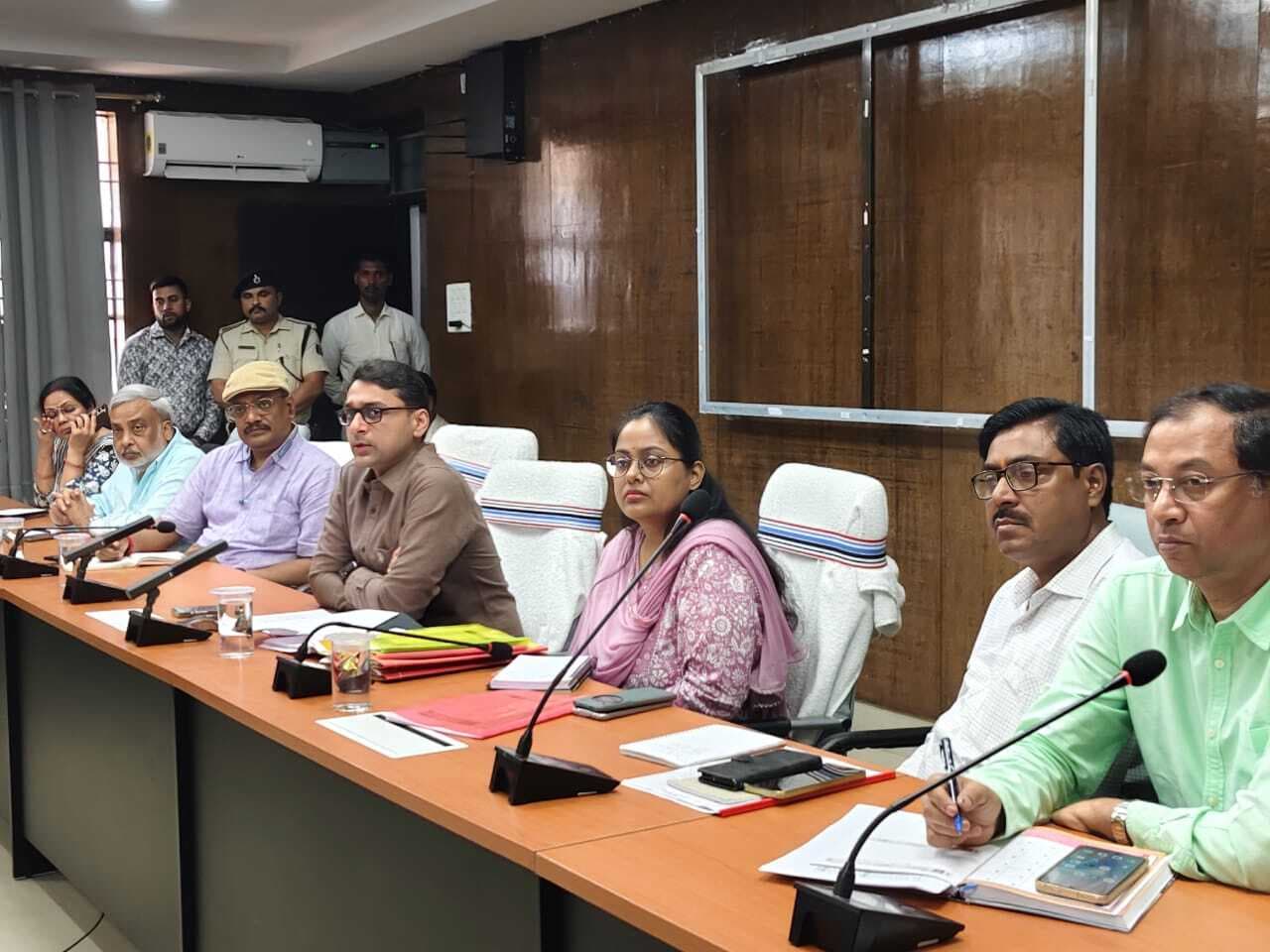 डीएम ने की आंबेडकर समग्र सेवा अभियान की समीक्षा, दिये कई निर्देश