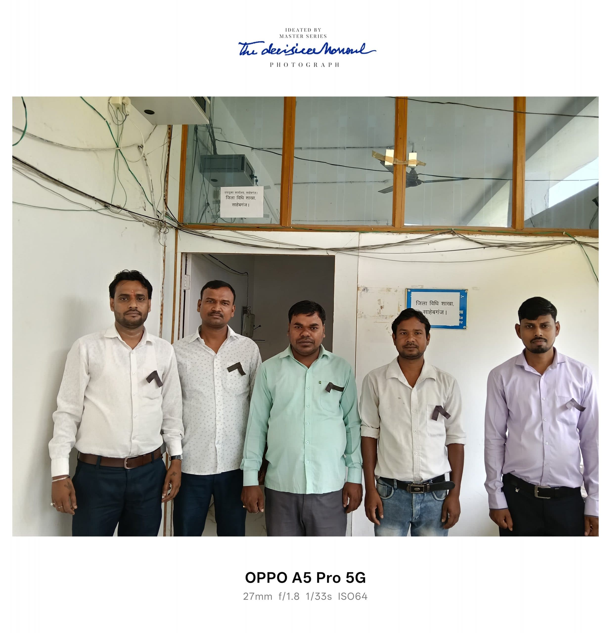 आउटसोर्स कर्मियों ने काला बिल्ला लगाकर किया कार्य