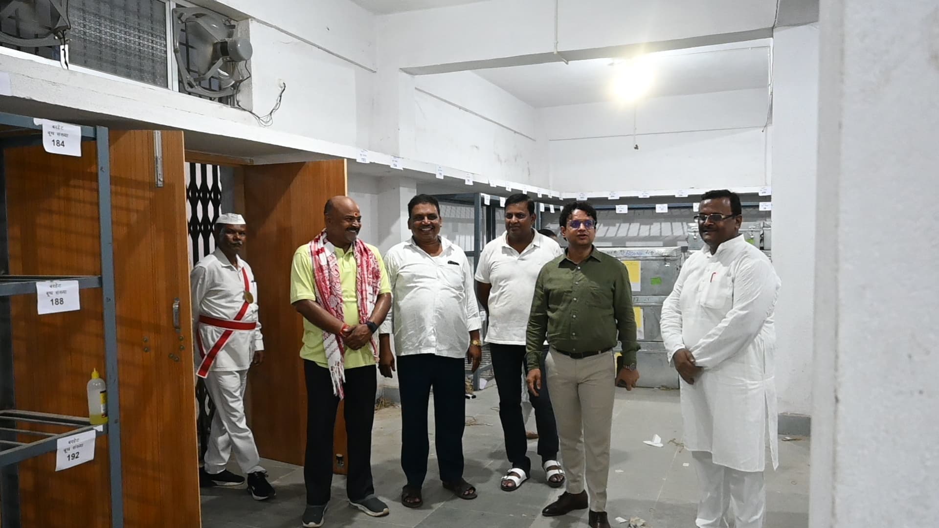 डीसी ने इवीएम वेयरहाउस का लिया जायजा