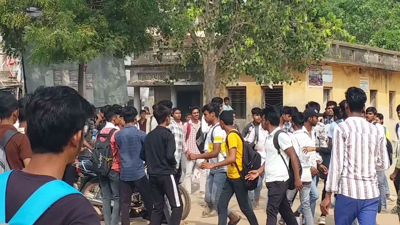 गांधी मैदान में छात्रों के दो गुटों में मारपीट