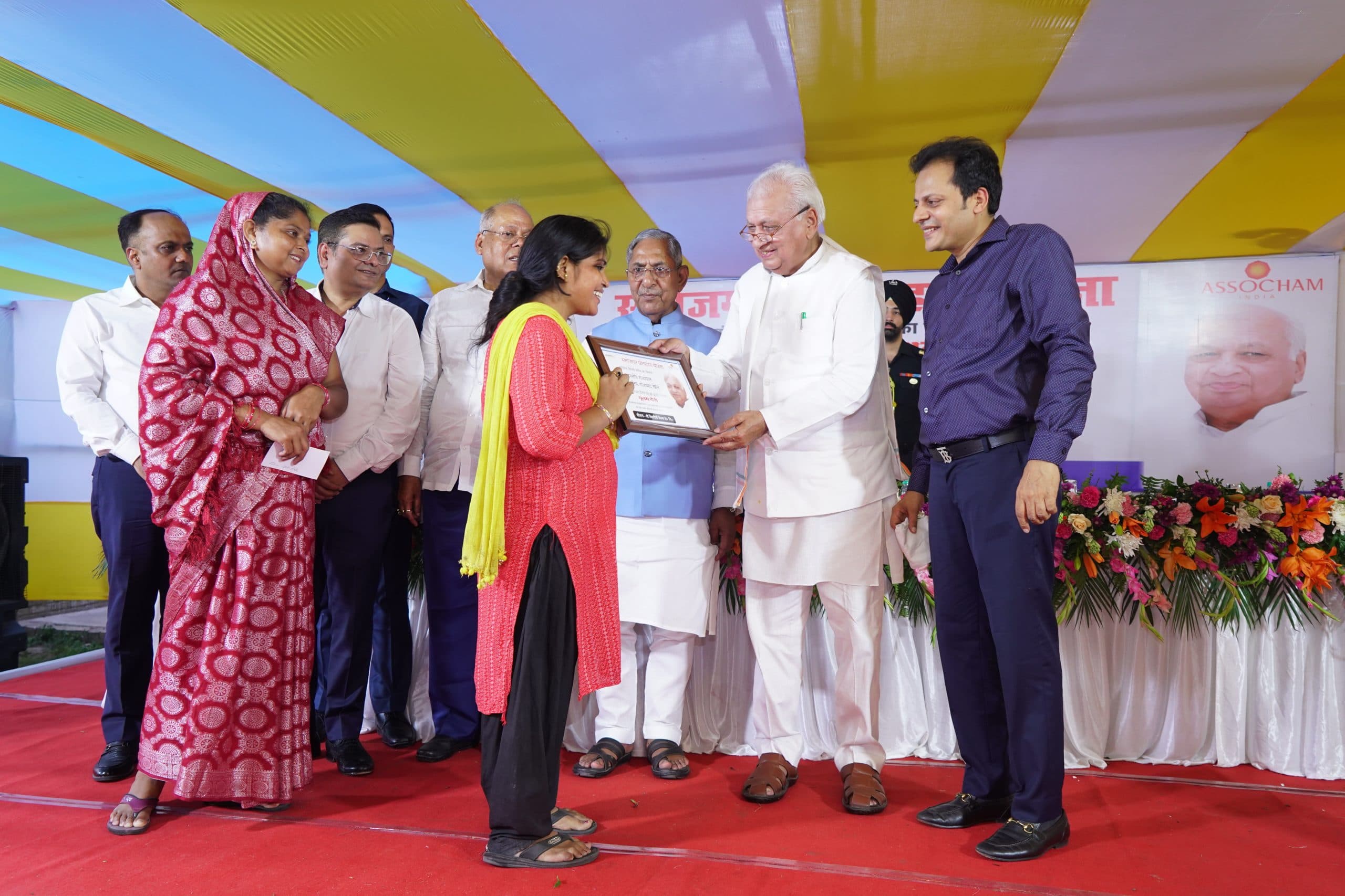 स्वरोजगार के साथ होंगे आत्मनिर्भर : राज्यपाल