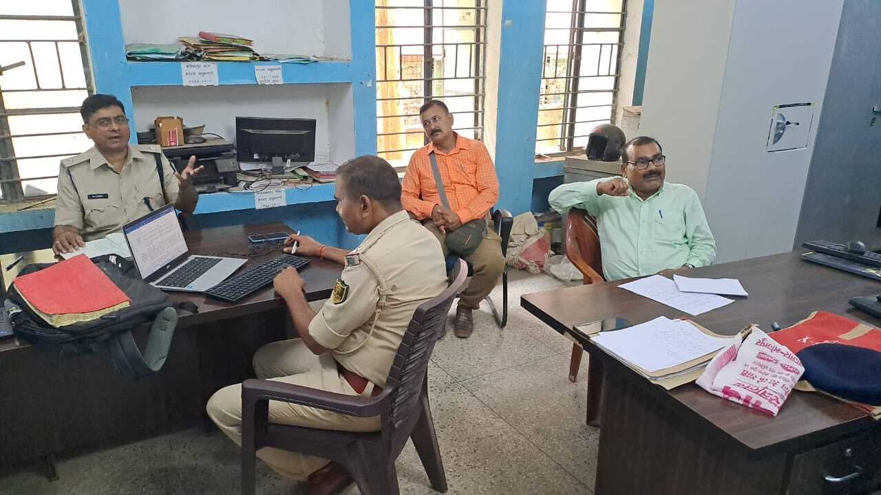 महुली पंचायत की मुखिया के पति गिरफ्तार