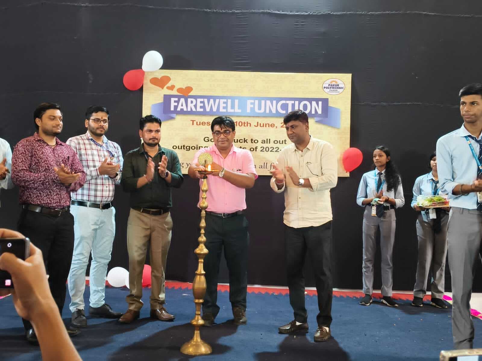 पाकुड़ पॉलिटेक्निक के अंतिम वर्ष के छात्रों को दी गयी विदाई